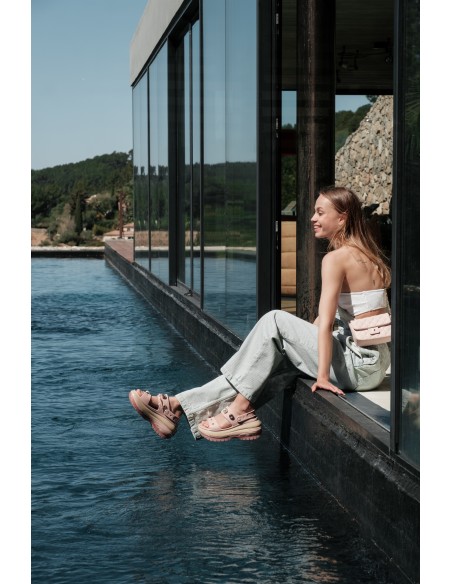 crocs classic mega crush sandal- 207989-6TY