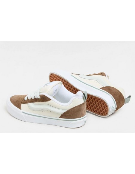 Sneakers Femme Vans Ua Knu Skool Marron Et Beige En Toile