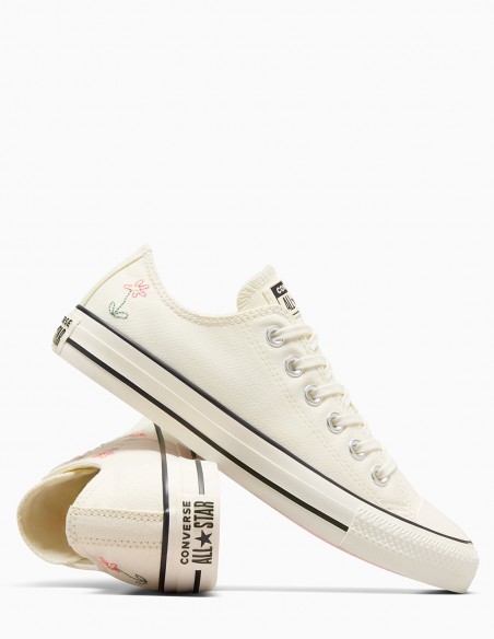 Sneakers Femme Chuck Taylors Brodées | Style Délicat et Féminin