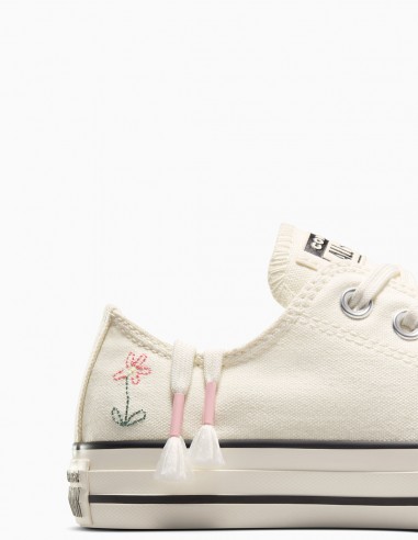 Sneakers Femme Chuck Taylors Brodées | Style Délicat et Féminin