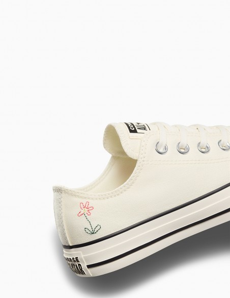 Sneakers Femme Chuck Taylors Brodées | Style Délicat et Féminin