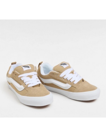 Vans Knu Skool en Daim Sable - Baskets Basses Élégantes - Hylton.fr