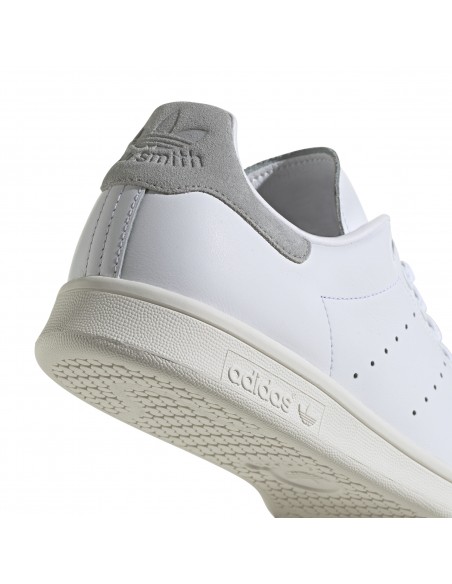Sneakers Adidas Stan Smith blanches et empiècement suède gris homme