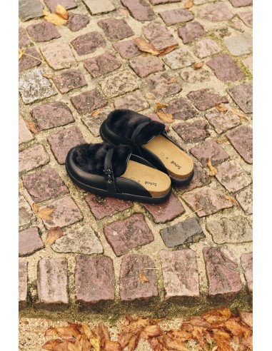 Mules Scholl noires avec boucle et doublure en fourrure confortable