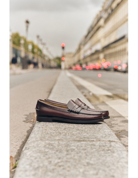 Mocassins Sebago Classic Dan femmr en cuir bordeaux au style casual