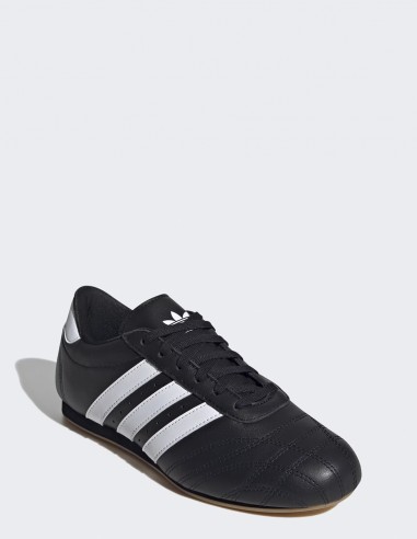 Sneakers Adidas Taekwondo - Chaussures en cuir noir et blanc, souples.