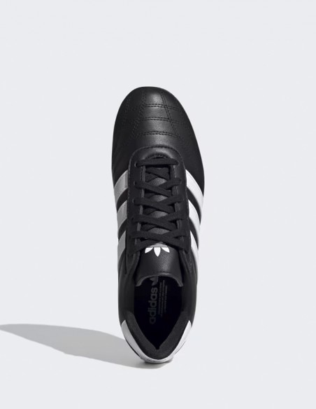 Sneakers Adidas Taekwondo - Chaussures en cuir noir et blanc, souples.