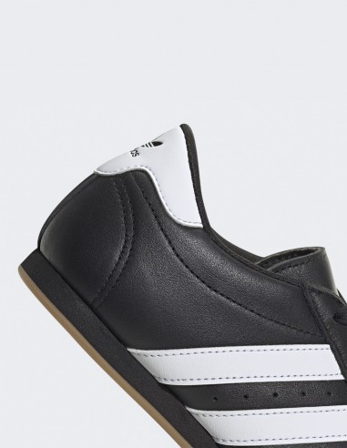 Sneakers Adidas Taekwondo - Chaussures en cuir noir et blanc, souples.