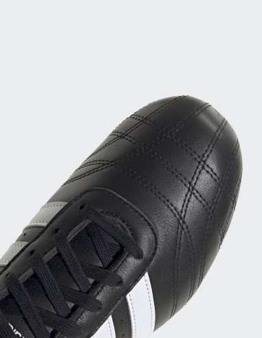 Sneakers Adidas Taekwondo - Chaussures en cuir noir et blanc, souples.