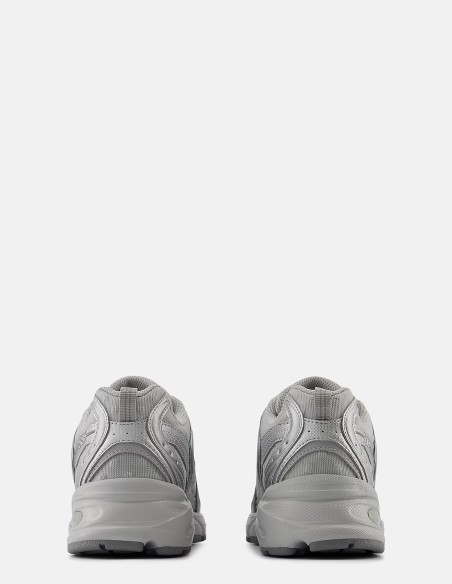 New Balance U530HFZ Gris Métallisé - Sneakers modernes et confortables