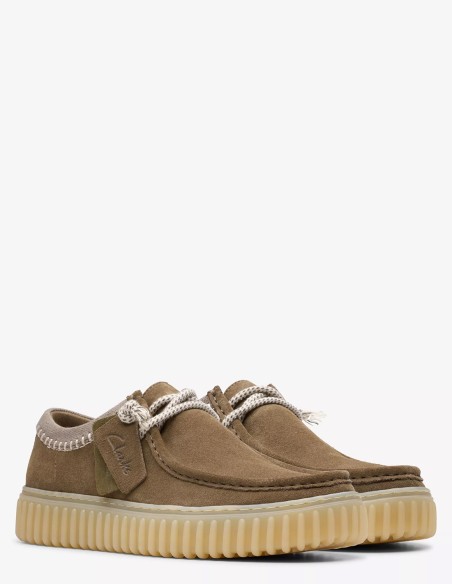 Chaussures Clarks Torhill Lo en daim marron avec semelle crantée
