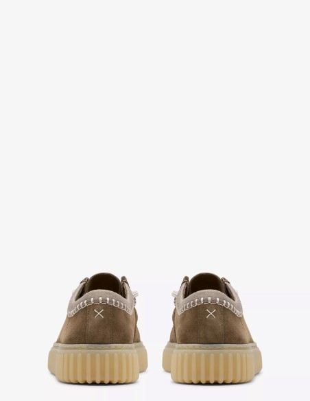 Chaussures Clarks Torhill Lo en daim marron avec semelle crantée